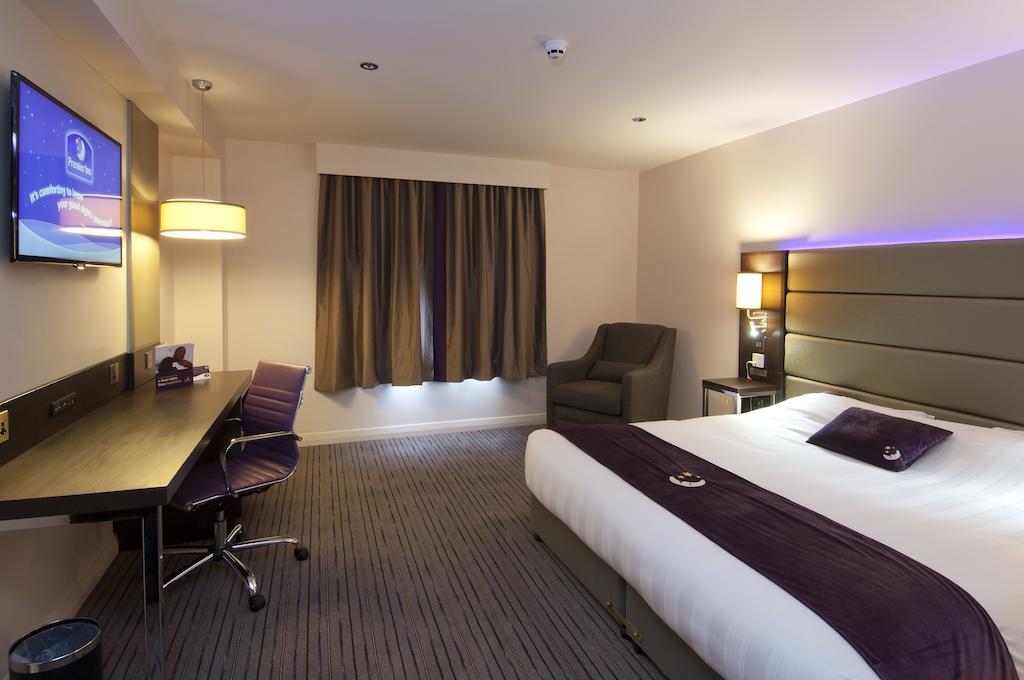 Premier Inn Stirling City Centre Номер фото