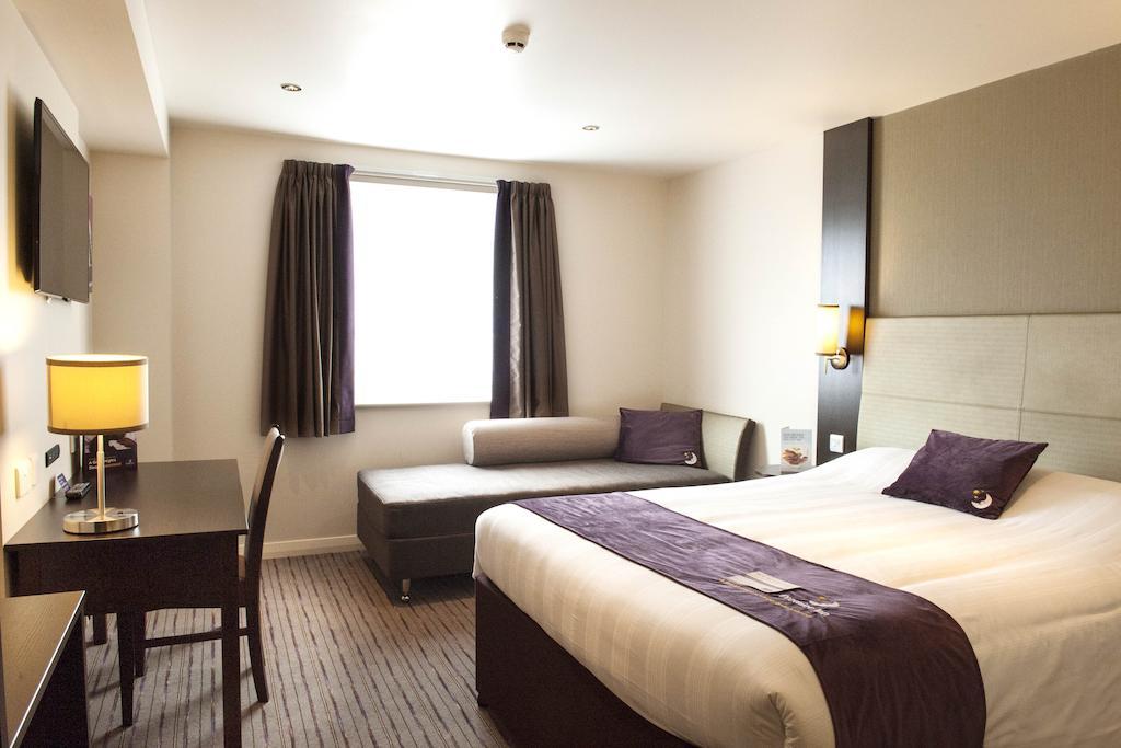 Premier Inn Stirling City Centre Номер фото