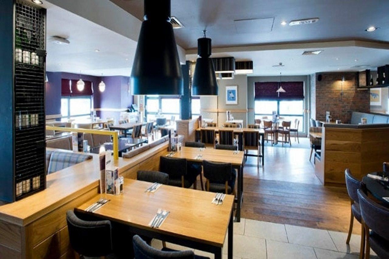 Premier Inn Stirling City Centre Екстер'єр фото